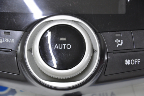 Управление климат-контролем Toyota Prius V 12-17 царапины на стекле и накладке, затерт джойстик