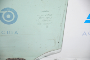 Стекло двери задней правой Toyota Prius 30 10-15 царапины