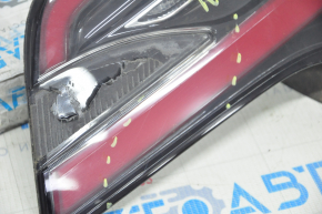 Ліхтар внутрішній двері багажника правий Tesla Model X 16-21 подряпини