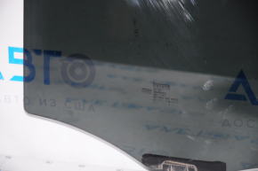 Стекло двери задней правой Toyota Sienna 11-20 заводская тонировка, царапины
