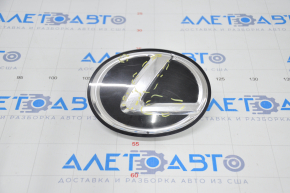 Эмблема решетки радиатора Lexus IS 14-16 скол, трещины в стекле