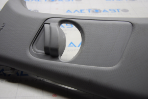 Накладка центральної стійки верхня ремінь ліва Hyundai Sonata 15-17 сіра, подряпини