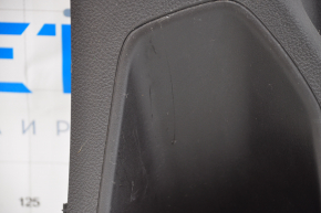Накладка задньої стійки нижня права Ford Focus mk3 11-18 4d чорний, подряпини