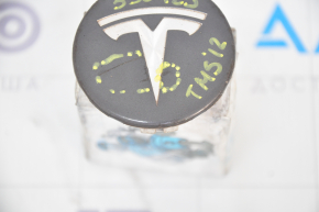 Центральный колпачок на диск Tesla Model S 12-20 темный, тычка, царапины
