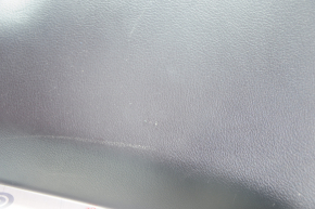 Накладка центральной стойки нижняя левая Lexus CT200h 11-17 черн, проколы, царапины