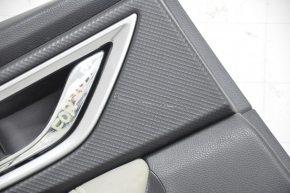 Обшивка дверей картка зад лев Subaru Forester 19- SK чорна з сірою вставкою, подряпини