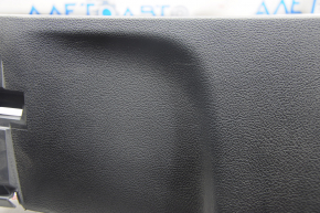 Накладка центральної стійки нижня права VW Tiguan 09-17 чорний, злам креп, подряпини