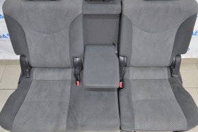 Задний ряд сидений 2 ряд Toyota Prius V 12-17 велюр темно-серое царапины зади на спинке