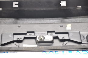 Накладка крышки багажника Ford Fusion mk5 13-16 под номер, сломана направляйка
