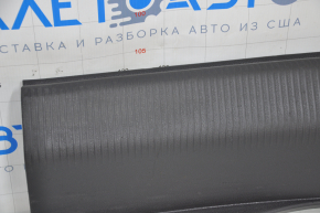 Накладка проема багажника VW Passat b8 16-19 USA царапины, затерта