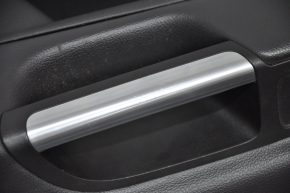 Обшивка двери карточка передняя правая Ford Escape MK3 17-19 рест черная хром ручка, царапины на хроме