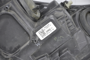 Фара передняя правая в сборе Ford Escape MK3 17-19 рест галоген+led светлая паутинка, полез лак