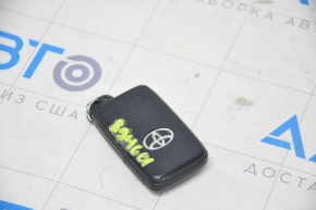 Ключ Toyota Prius 30 10-15 smart key 3 кнопки, царапины, полез хром, трещины на хроме