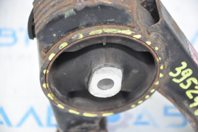 Подушка двигателя задняя Toyota Prius 30 10-15 ржавая, порван сайлент