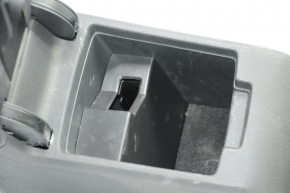 Консоль центральна підлокітник та підсклянники VW Jetta 11-18 USA шкіра чорна, під підлокітник, під кнопку відкриття замків, під блок мультимедії тип 1, під хімчистку, подряпини