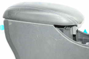 Консоль центральна підлокітник Nissan Leaf 13-17 чорна шкіра, подряпини