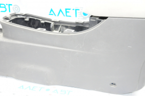 Консоль центральная подлокотник Nissan Leaf 13-17 сер тряпка, царапины, под химчистку