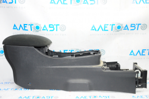 Консоль центральная подлокотник Nissan Leaf 13-17 тряпка черная, царапины, под химчистку