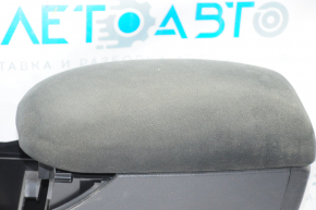 Консоль центральная подлокотник Nissan Leaf 13-17 тряпка черная, царапины, под химчистку