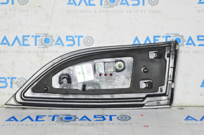 Ліхтар внутрішній кришка багажника лівий Chevrolet Volt 11-15 скол пластику, під полірування