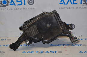 Блок запобіжників підкапотний Lexus RX350 10-15 зламані кріплення, відсутня заглушка, немає кришки