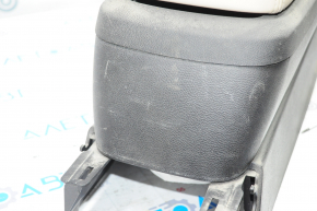 Консоль центральна підлокітник Chevrolet Volt 11-15 шкіра беж, подряпини, під хімчистку