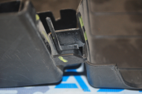 Блок предохранителей подкапотный VW Passat b7 12-15 USA сломаны защелки