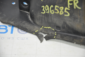 Брызговик передний правый Ford Escape MK4 20- резина надорван, растянуто крепление
