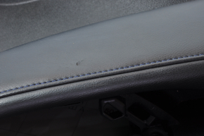 Обшивка дверей картка задня ліва Nissan Leaf 13-17 чорний, підлокітник шкіра, надриви, подряпини