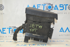 Блок предохранителей подкапотный VW Jetta 11-18 USA 1.8 сломано крепление на крышке