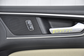 Обшивка двери карточка передняя правая Ford Edge 15-18 черная кожа с бежевой вставкой царапины