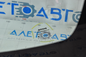 Лобовое стекло Nissan Leaf 11-17 песок, тычки, воздух по кромке
