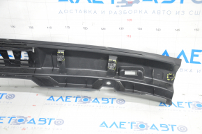 Накладка проема багажника Ford Edge 15- черная, царапины, побелел пластик, сломаны крепления