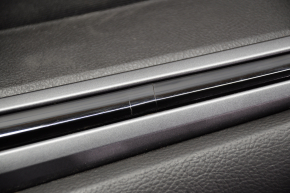 Обшивка дверей картка задня ліва Ford Fusion mk5 17-19 чорна шкіра з чорною вставкою ганчірка, червоний рядок, підлокітник шкіра, молдинг сірий структура з чорний глянець, прим’ятий, тріщина