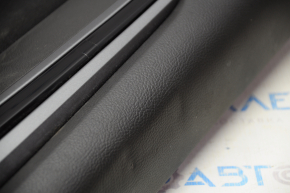 Обшивка дверей картка задня ліва Ford Fusion mk5 17-19 чорна шкіра з чорною вставкою ганчірка, червоний рядок, підлокітник шкіра, молдинг сірий структура з чорний глянець, прим’ятий, тріщина