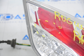 Фонарь внутренний крышка багажника правый Nissan Rogue 14-16 трещины, под полировку