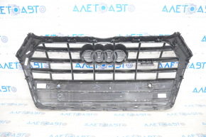 Решетка радиатора grill Audi Q5 80A 18- в сборе, с эмблемами, хром, под парктроники, трещины, тычки