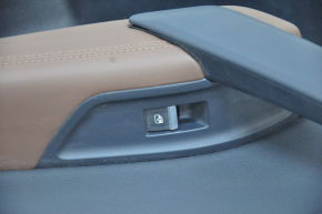 Обшивка дверей картка задня права Audi Q5 80A 18-20 черн, зі вставкою під дерево, коричневий підлокітник, з керуванням склопідйомника