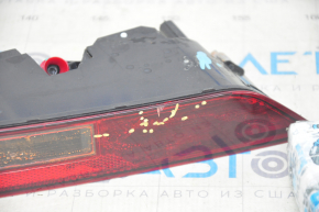 Ліхтар заднього бампера прав Audi Q5 80A 18- топляк, подряпини, тріщина на склі