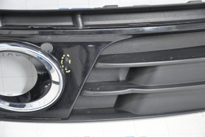 Нижняя решетка переднего бампера левая Audi Q5 8R 13-17 рест, хром под птф, тип 2 царапины, примята, сломаны крепления