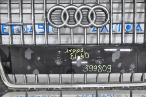 Решетка радиатора grill Audi Q5 8R 13-17 рест песок, царапины, вздулся хром, полезла краска накладки