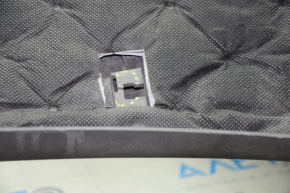 Обшивка дверей багажника нижня Chevrolet Volt 11-15 темно-сіра, без заглушки, злом кріп, подряпини
