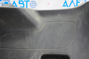 Обшивка двери багажника нижняя Ford Focus mk3 11-14 дорест 5d черн, слом креп, царапины