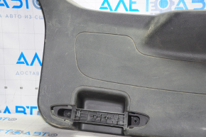 Обшивка дверей багажника нижня Ford Focus mk3 11-14 дорест 5d чорн, подряпини, без ручок
