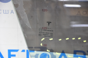 Стекло двери передней правой Tesla Model S 12-20 царапины