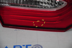 Ліхтар внутрішній кришка багажника лівий Toyota Camry v70 18- галоген, тріщина, подряпини