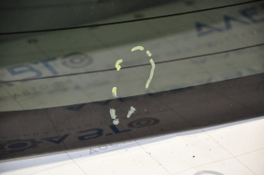 Стекло заднее двери багажника Dodge Journey 11- FUYAO, неоригинал, тонированное, мелкие царапины