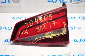 Фонарь внутренний крышка багажника правый VW Jetta 16-18 USA галоген тёмн, треcнут