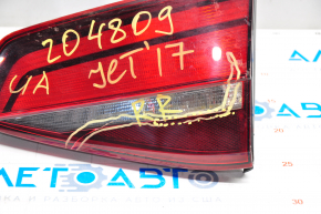 Ліхтар внутрішній кришка багажника правий VW Jetta 16-18 USA галоген темний, тріснуть