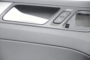Обшивка двери карточка передняя левая VW Jetta 11-18 USA черн, с черной вставкой пластик, подлокотник кожа, молдинг серый глянец тип 1, царапины